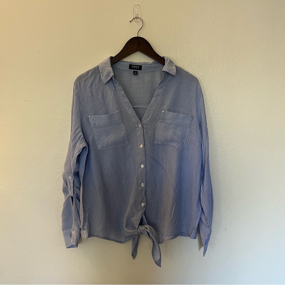 Jones NY button up / button down blouse size L